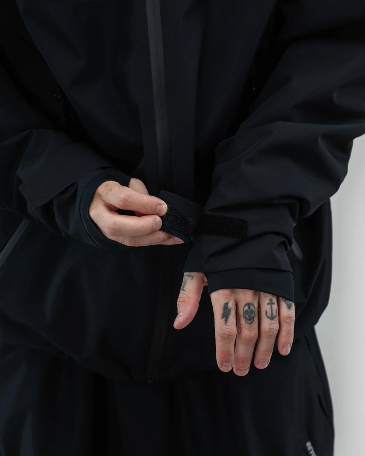 Park Jacket 2L Black - hand pocket detail
