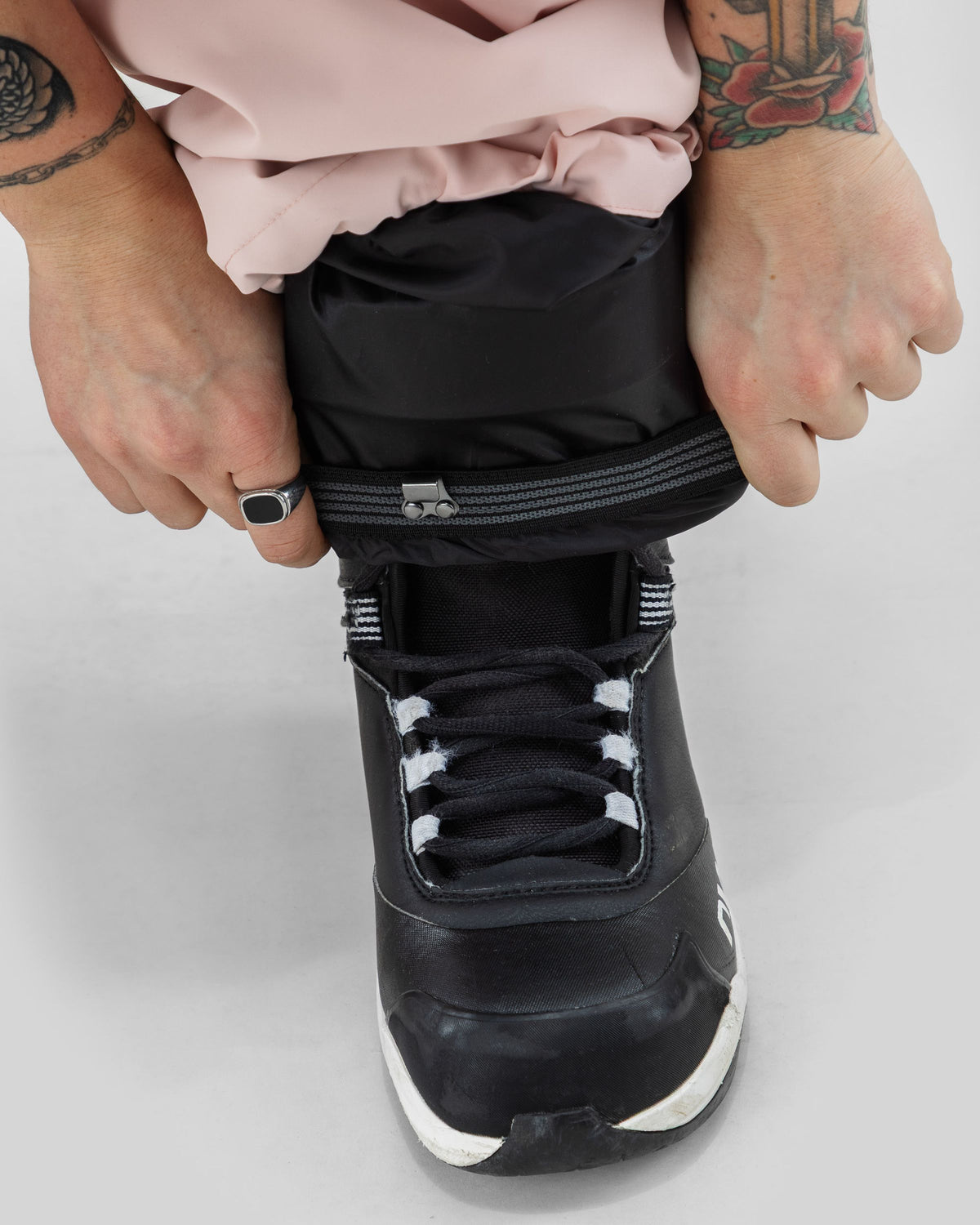 Park Pants Pink - snow lock detail