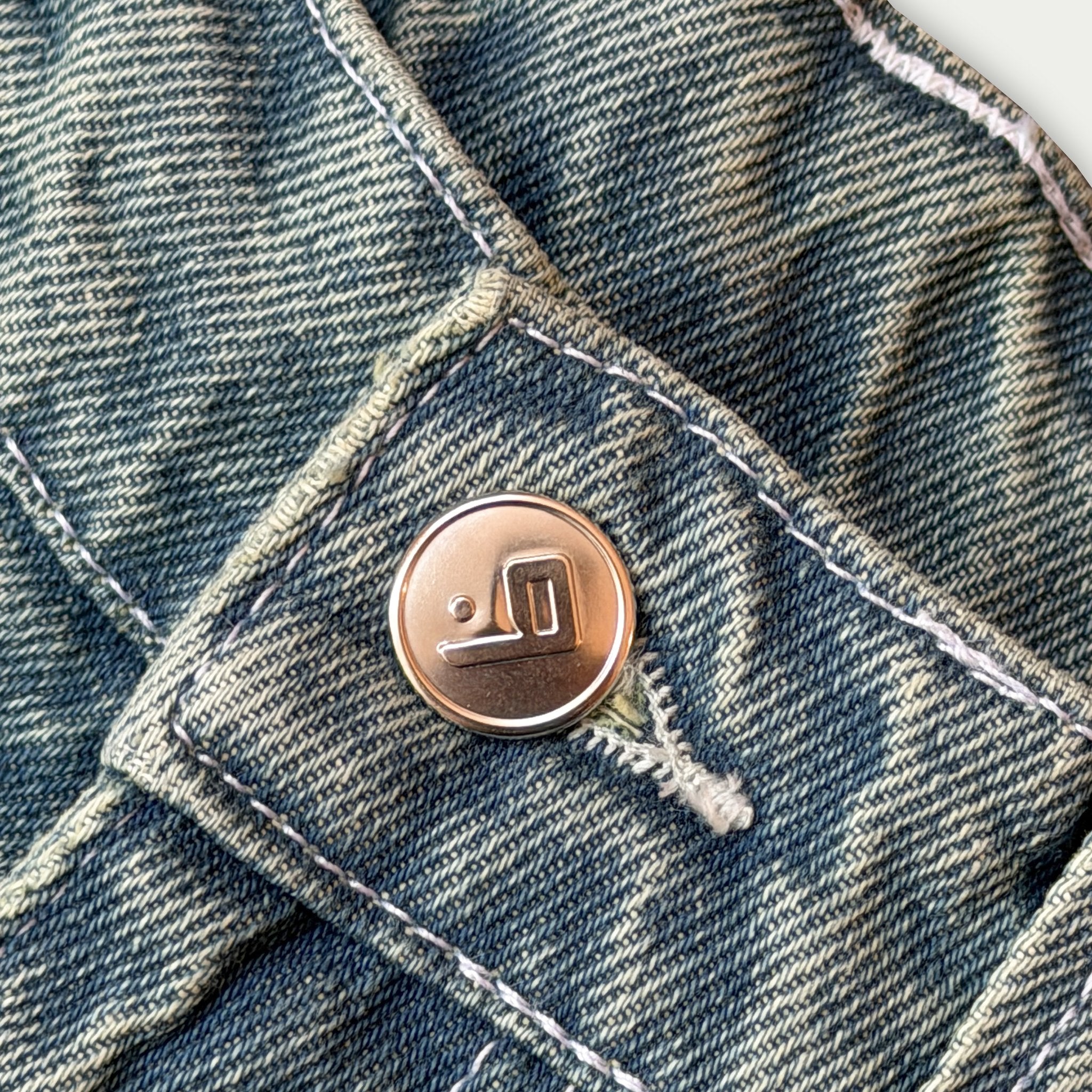 Buchan Jeans Washed Blue – button detail