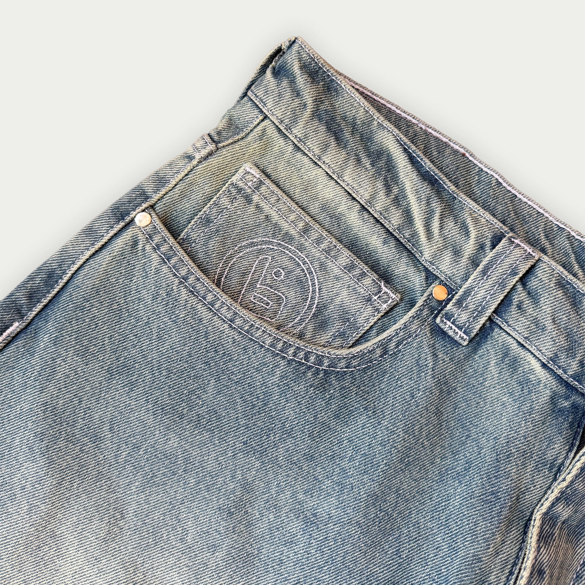 Buchan Jeans Washed Blue – front pocket detail