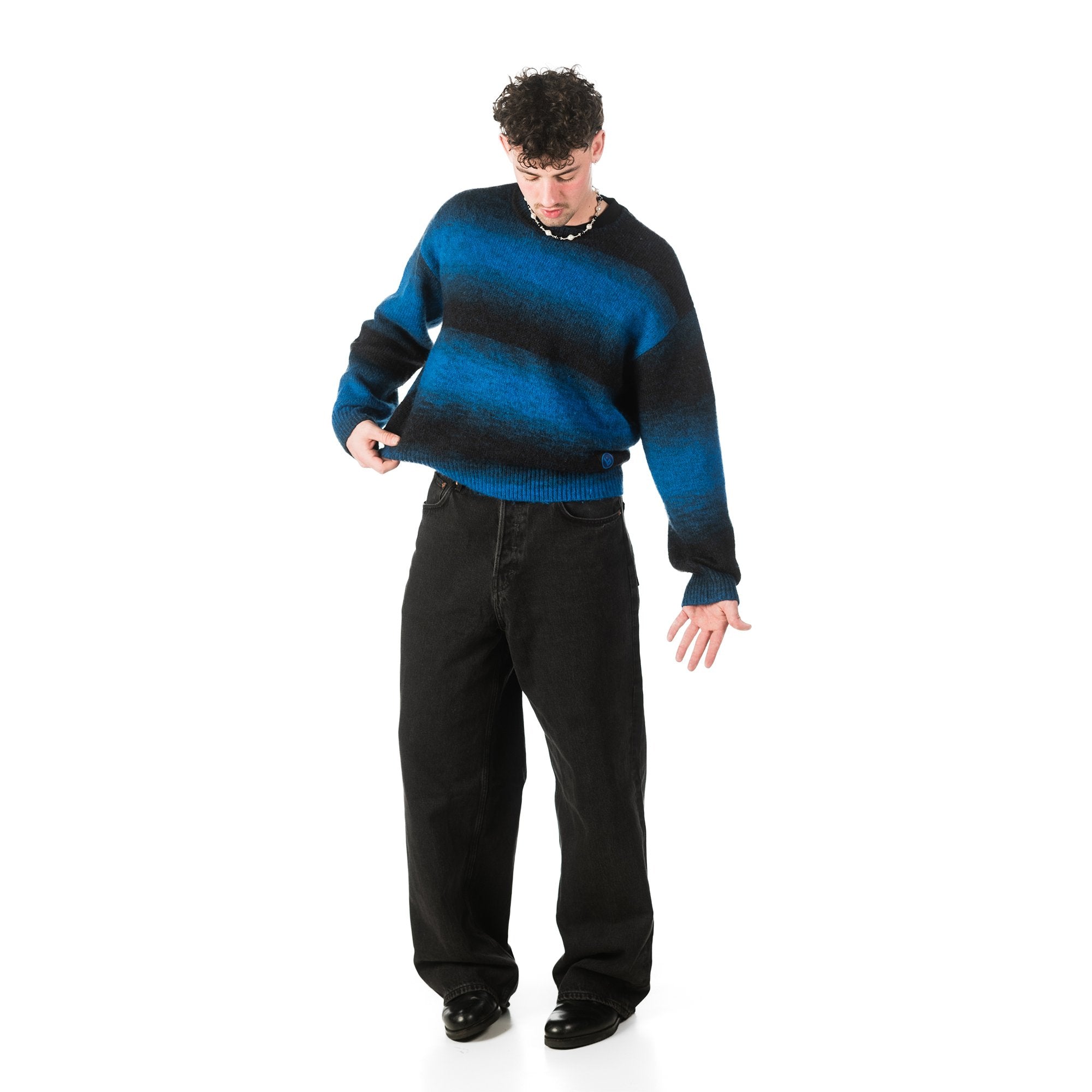Buchan Gradient Knit Blue – worn full fit
